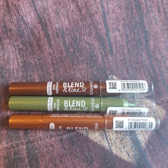 🌈 Essence Blend & Line Eyeshadow Stick Trio – 3 Shades 🌈 - Picture 1 of 1